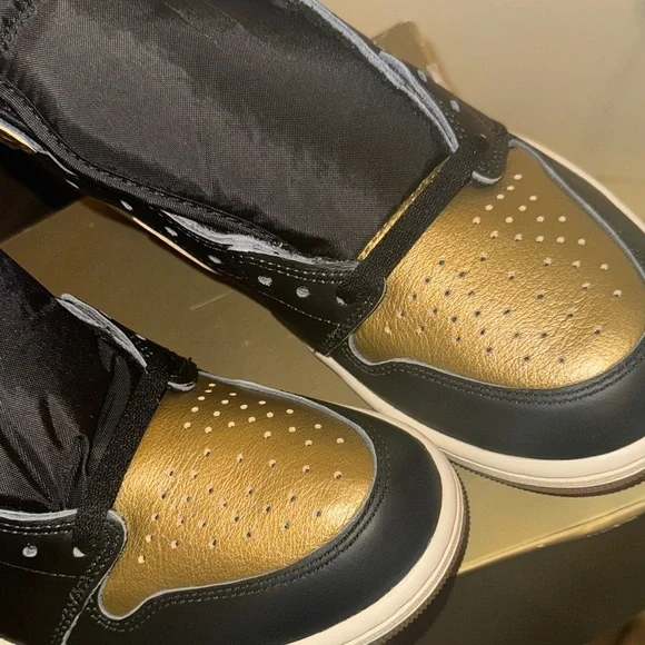 AIR JORDAN 1 RETRO
HIGH OG  Nike Gold Shoe Size 11 - Picture 8 of 10